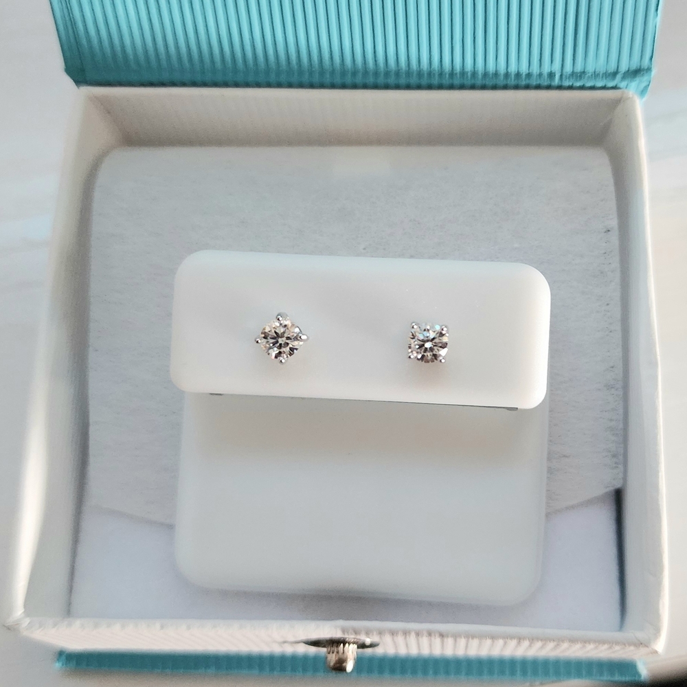 Sterling silver moissanite stud earrings 0.44 CTTW Brand New Never Worn